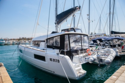 Charter Catamaran Lagoon 40 Furnari