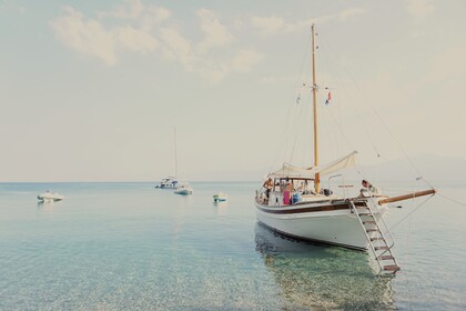 Hire Motorboat Customade Gulet Aigio