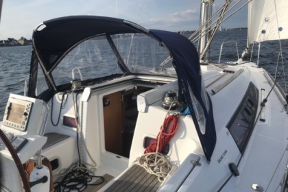 Hyra båt Segelbåt Beneteau Oceanis 31 Larmor-Plage