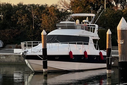 Hire Motor yacht Jeanneau Yarding yacht 42 fly Rome