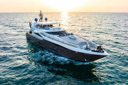 Rental Motorboat Ultraluxury Yact 150 ft Dubai Marina