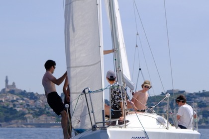 Location Voilier Navigation à la voile, en famille ou entre amis Découverte à la voile de Marseille Marseille