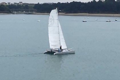 Noleggio Catamarano Salarino Formule 28 Saint-Malo