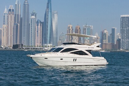 Verhuur Motorboot Viktoriia Oryx Dubai