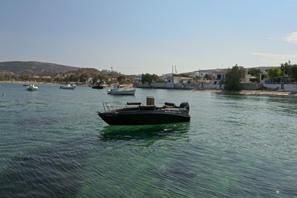 Hyra båt Båt utan licens  Isatek Cobra 495 Luxury Edition Hamnen i Milos, Milos