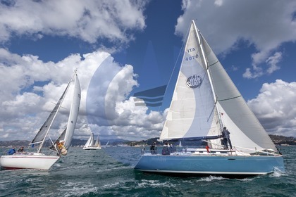 Miete Segelboot BENETEAU FIRST 40.7 La Spezia