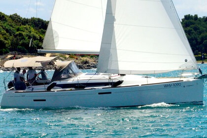 Hire Sailboat JEANNEAU SUN ODYSSEY 389 Pula