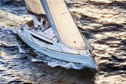 Charter Sailboat JEANNEAU SUN ODYSSEY 389 Alimos