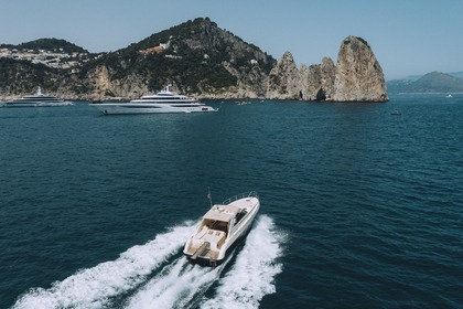 Verhuur Motorjacht Gianetti 45 Sport Capri