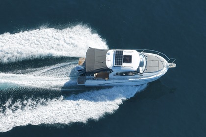 Charter Motorboat Beneteau Antares 8 Rovinj
