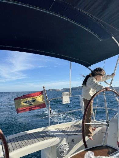 Dénia Sailboat Beneteau Oceanis 40 alt tag text