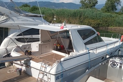Hire Motorboat Gianetti DC11 Bocca di Magra