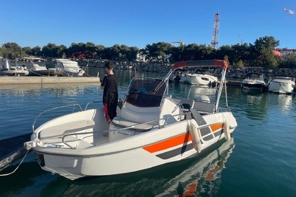 Noleggio Barca a motore Beneteau Flyer 6.6 Marsiglia