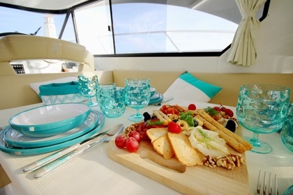 Noleggio Yacht a motore Beneteau Antares 11 Canical