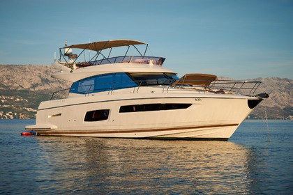 Rental Motor yacht Prestige Yachts Prestige 550 Flybridge Podstrana