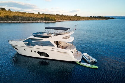 Charter Motorboat Absolute 50 FLY Marina Lav