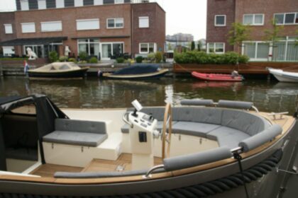 Charter Motorboat Seafury 800 Rotterdam