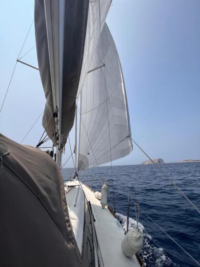 Cecina Sailboat Jeanneau Sun Odyssey 319 alt tag text