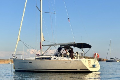 Location Voilier Beneteau Oceanis 37 Saint-Gilles-Croix-de-Vie