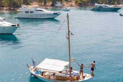 Rental Sailboat Traditional wooden boat Trehandiri Spetses
