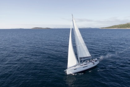 Hire Sailboat LARTHIA More 40 Castiglioncello