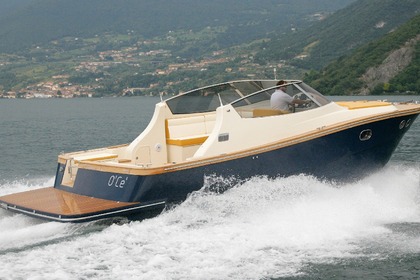 Hire Motorboat Baumarine Sciallino 36 spider Naples