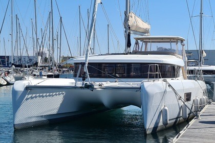 Hire Catamaran Lagoon Lagoon 42 Izola