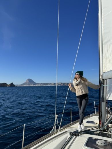 Dénia Sailboat Beneteau Oceanis 40 alt tag text