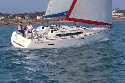 Hire Sailboat Sunsail 38 Lefkada