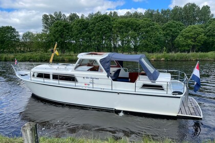 Rental Motorboat Tjeukemeer Kruiser 950 OKAK Heerenveen