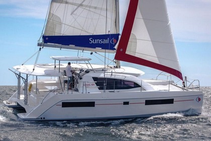 Charter Catamaran Sunsail 404 Marigot