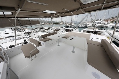 Charter Catamaran Bali 5.4. Marina Frapa