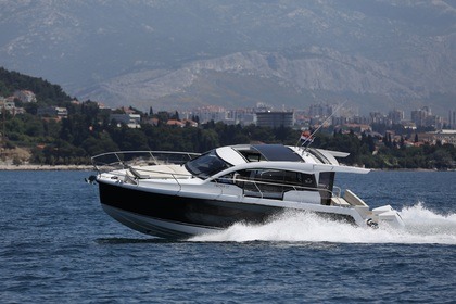 Hire Motorboat Sealine Sealine C335V Kaštela