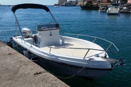 Hire Motorboat Polyform Triakis 17.5 Poreč