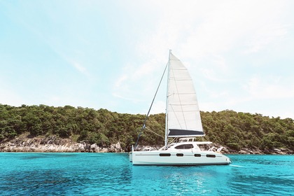 Rental Catamaran Robertson & Caine Leopard 47' Phuket
