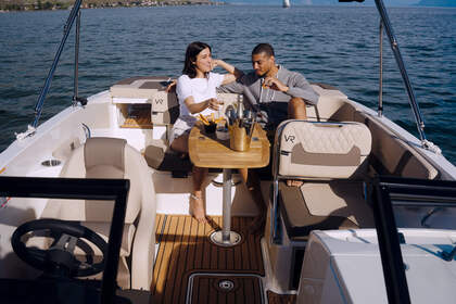 Location Bateau à moteur Bayliner Vr6 Lutry