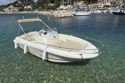 Location Bateau à moteur Jeanneau CAP CAMARAT 6.35 Saint-Cyr-sur-Mer