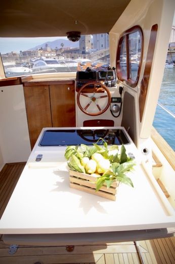 Motorboat Apreamare 750 boat plan