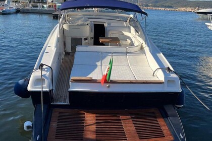 Location Bateau à moteur Mustang 38 Yamamay 440 Castellammare di Stabia