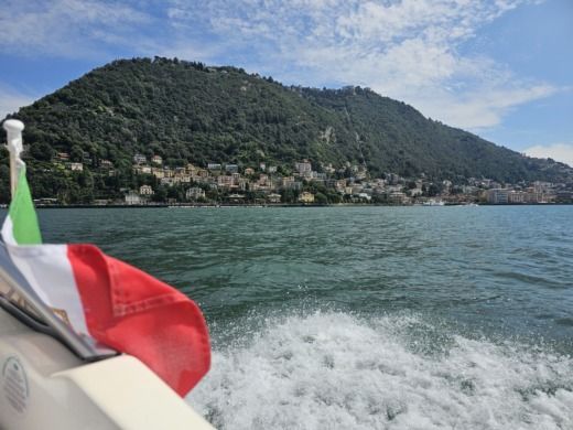 Lago de Como Motorboat Cranchi Turchese 24 alt tag text