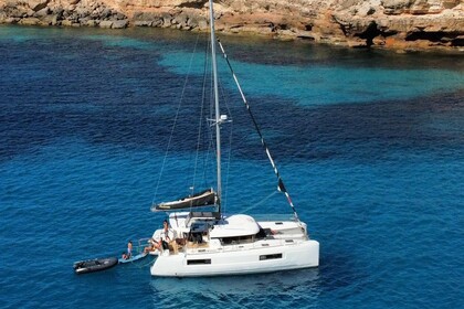 Hire Catamaran Lagoon LAGOON 40 Ibiza