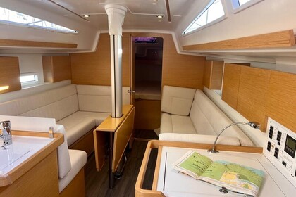 Verhuur Zeilboot Elan E4 Vigo