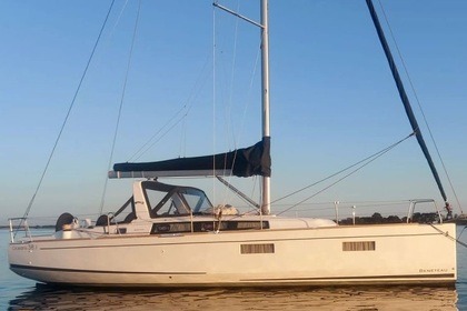 Rental Sailboat Beneteau Océanis 38.1 Les Sables-d'Olonne