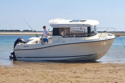 Charter Motorboat Quicksilver 675 PilotHouse La Rochelle