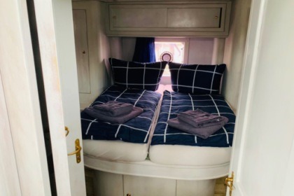 Rental Houseboats Gruno Motoryachten 35 E Compact Göhren-Lebbin