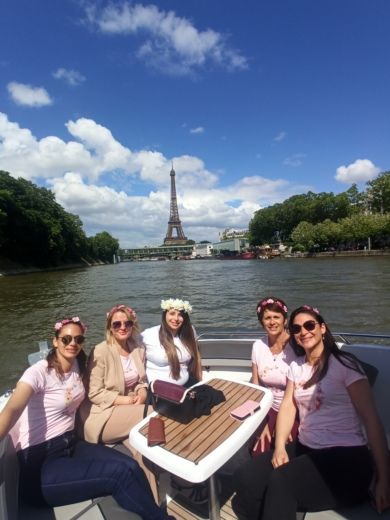 París Motorboat Jeanneau Cap Camarat 7.5 Cc alt tag text