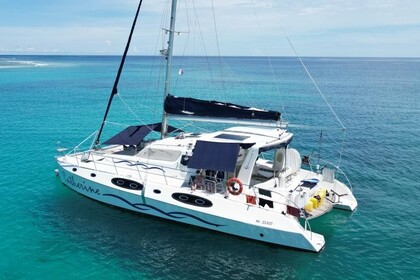 Charter Catamaran Royal Cape Majestic 53 Hell-Ville
