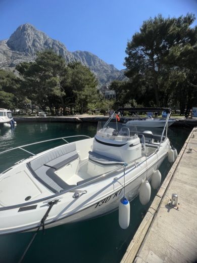 Motorboat Jeanneau Cap Camarat 6.5 Cc Plattegrond van de boot