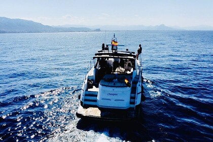 Charter Motorboat Princess V48 Dénia