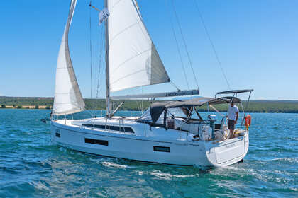 Hire Sailboat Bénéteau Oceanis 40.1 - 3 cab. Skradin